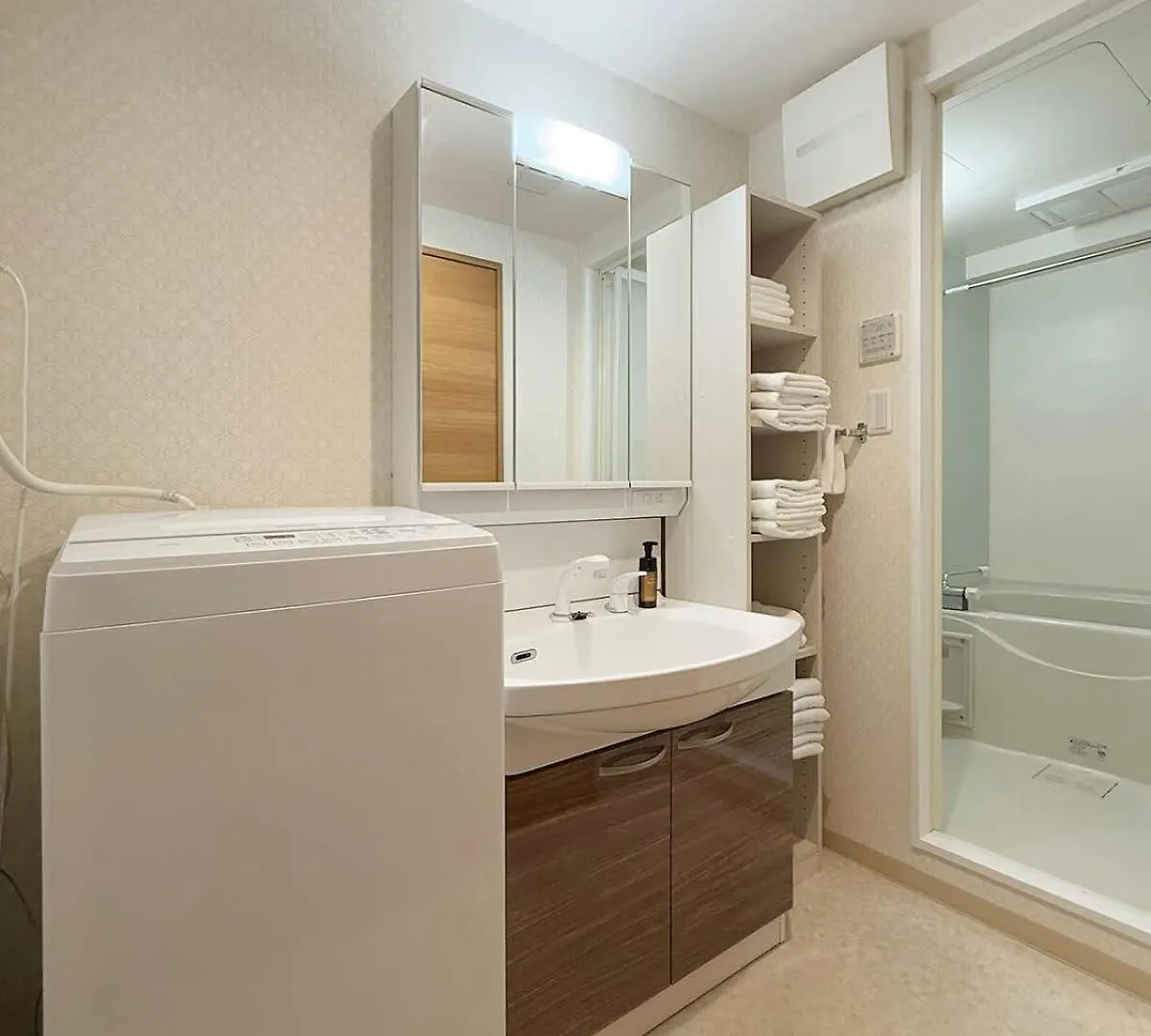 Casaen - Secure 1Br Apt With Dining & Living Space 히로시마